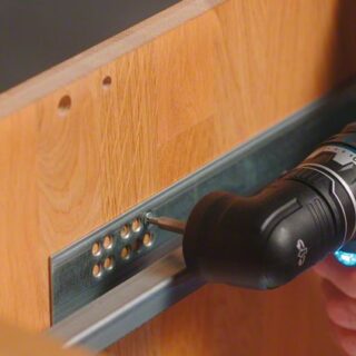 Mandril sendo usado na Furadeira Bosch